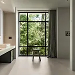 Luxury - - With Jacuzzi