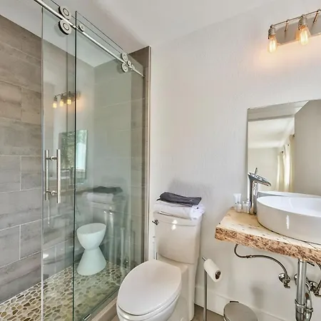 Luxury - - With Jacuzzi