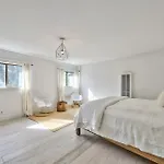 Luxury - - With Jacuzzi *